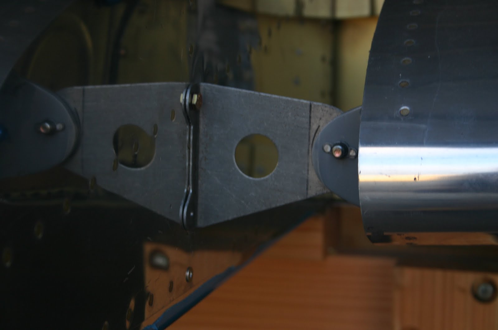 From the Maplewoods Steve's RV7 project Flap actuator