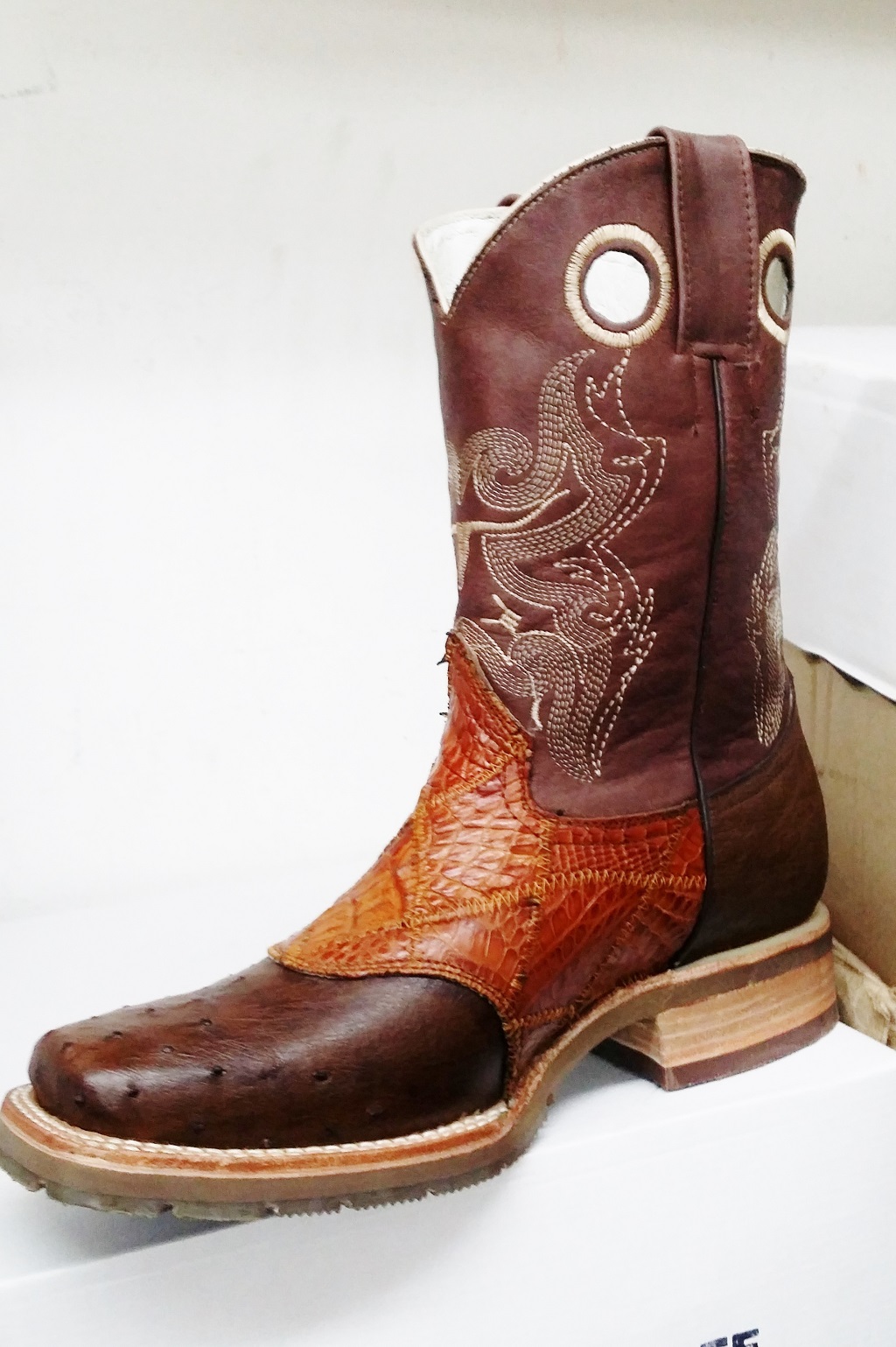 botas de avestruz y cocodrilo