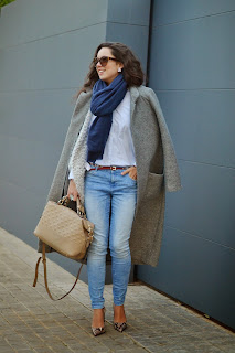  Cómo combinar una de las tendencias del año: abrigo largo gris