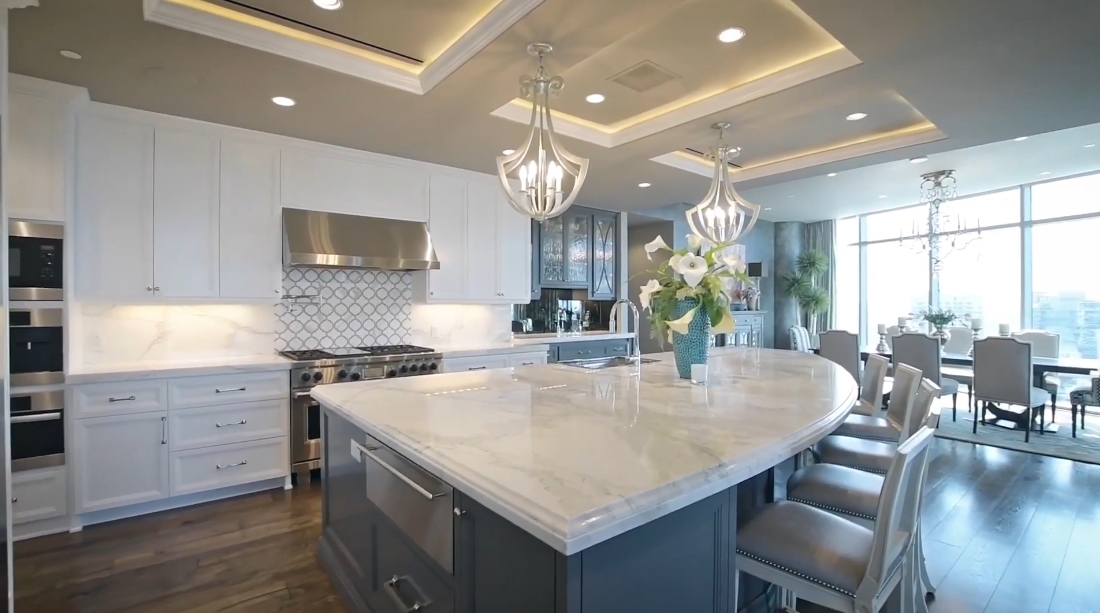 25 Photos vs. 200 Congress Ave #33DN, Austin, TX Interior Design Luxury Condo Tour