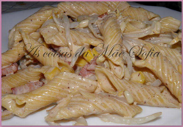 Massa garganelli com bacon, milho e rebentos de soja / Garganelli pasta with bacon, corn and soy sprouts