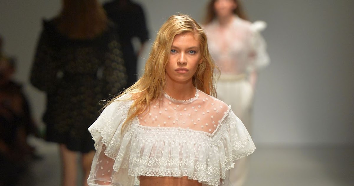 Model Crush: Stella Maxwell walks Philosophy di Lorenzo Serafini runway