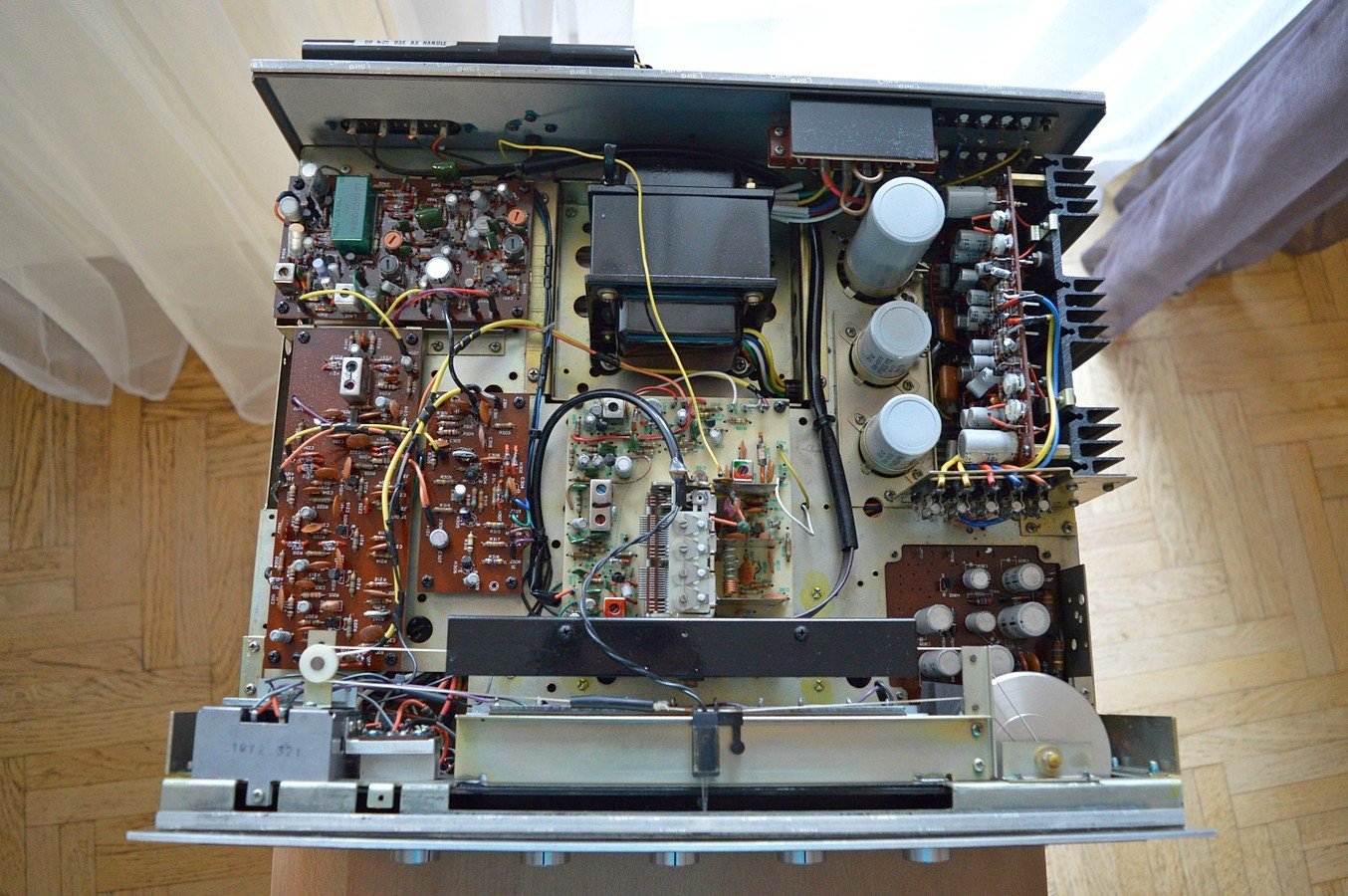 Marantz 2215 - Analog Stereo Receiver | AudioBaza