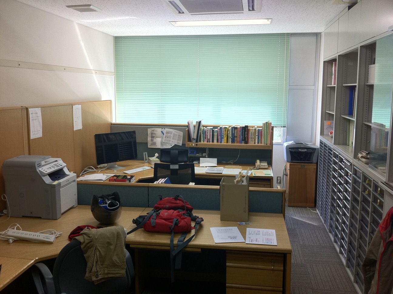 .R. weblog My room with two highquality desks!!