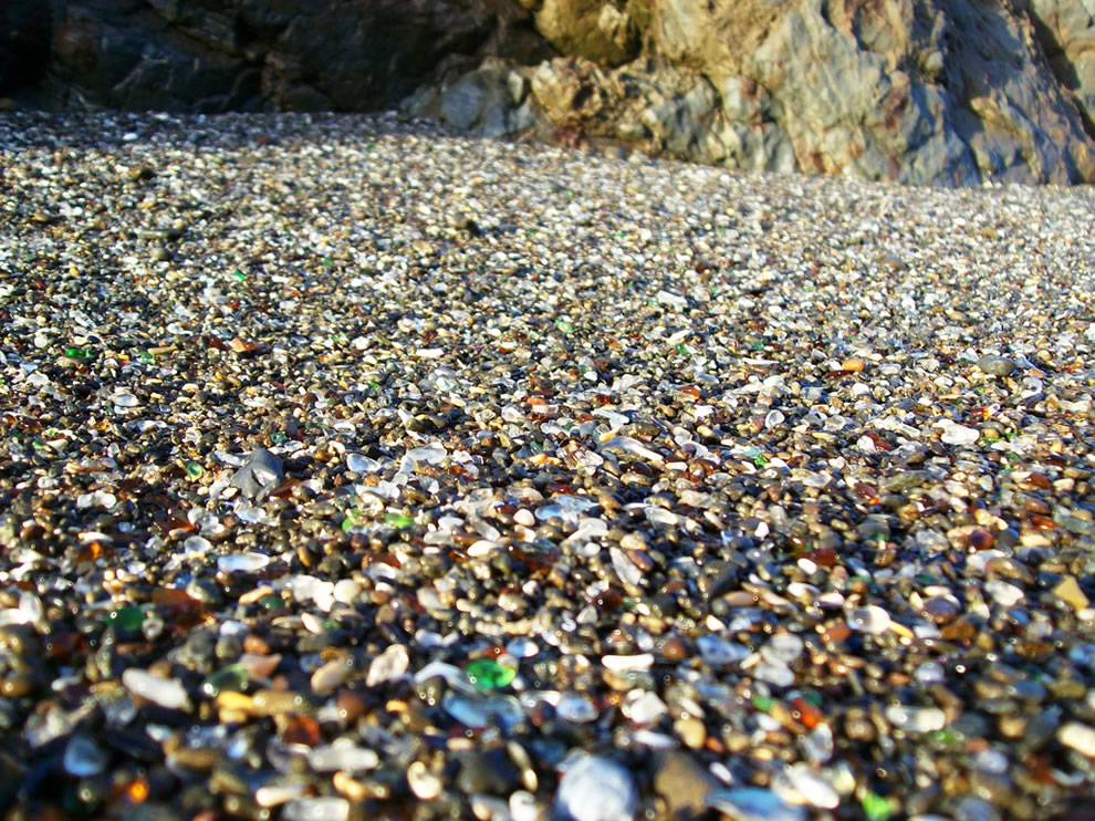 Close-up-of-the-glass-beads-mixed-in-the-gravel-at-Glass-Beach-outside-Fort-Bragg-CA