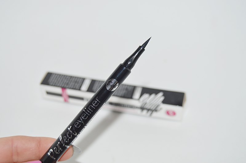 "Only The Original Style" Perfect eyeliner od Bell