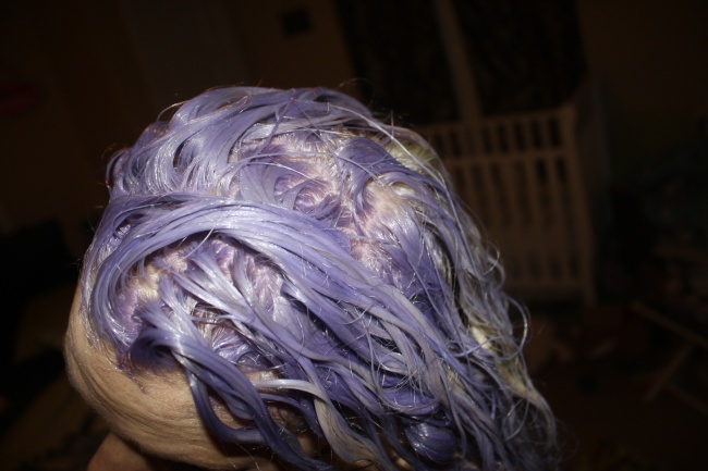 The Sometimes Glam Mom Skipping Over Bleach Blonde And Going Notice The Roots Are Completely Lightened Now But There S Lots Of Yellow Left