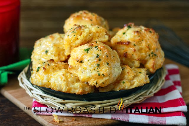 red lobster cheddar bay biscuits (made using copycat recipe)