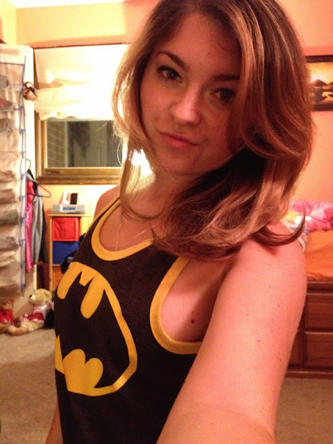 batman-fan-girl-selfie