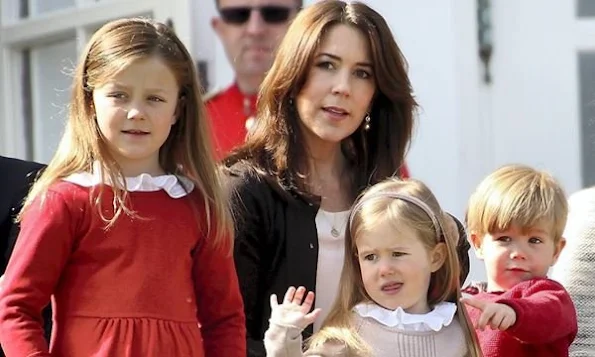 Crown Prince Frederik, Crown Princess Mary of Denmark and their four children, Prince Christian, Princess Isabella, Prince Vincent and Princess Josephine, diamond earrings, diamond tiara, jewelery, newmyroyals