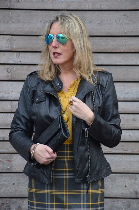 Ü40 Overnknees kombiniert Outfit