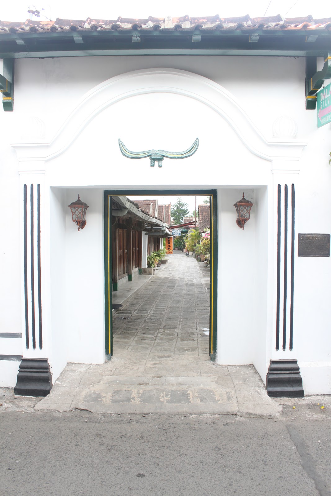 dream it . plan it . do it: Between Two Gates Kotagede