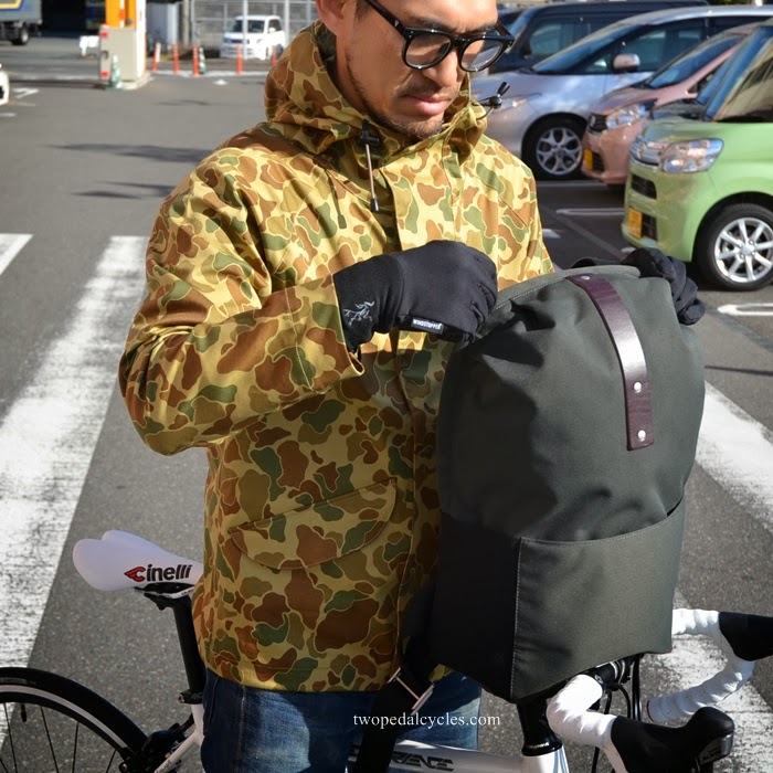 BROOKS DALSTON リュック バックパック 自転車用おしゃれバッグ ロードバイクにもこんなスタイルで「プレイデザイン フーデッド