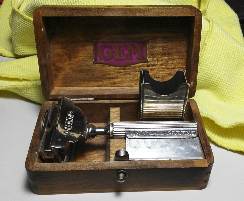 Curved razor for shaving head. In case you and your wife or husband love a similar thing such as travel, add it into your curved razor for head theme and decorations.
