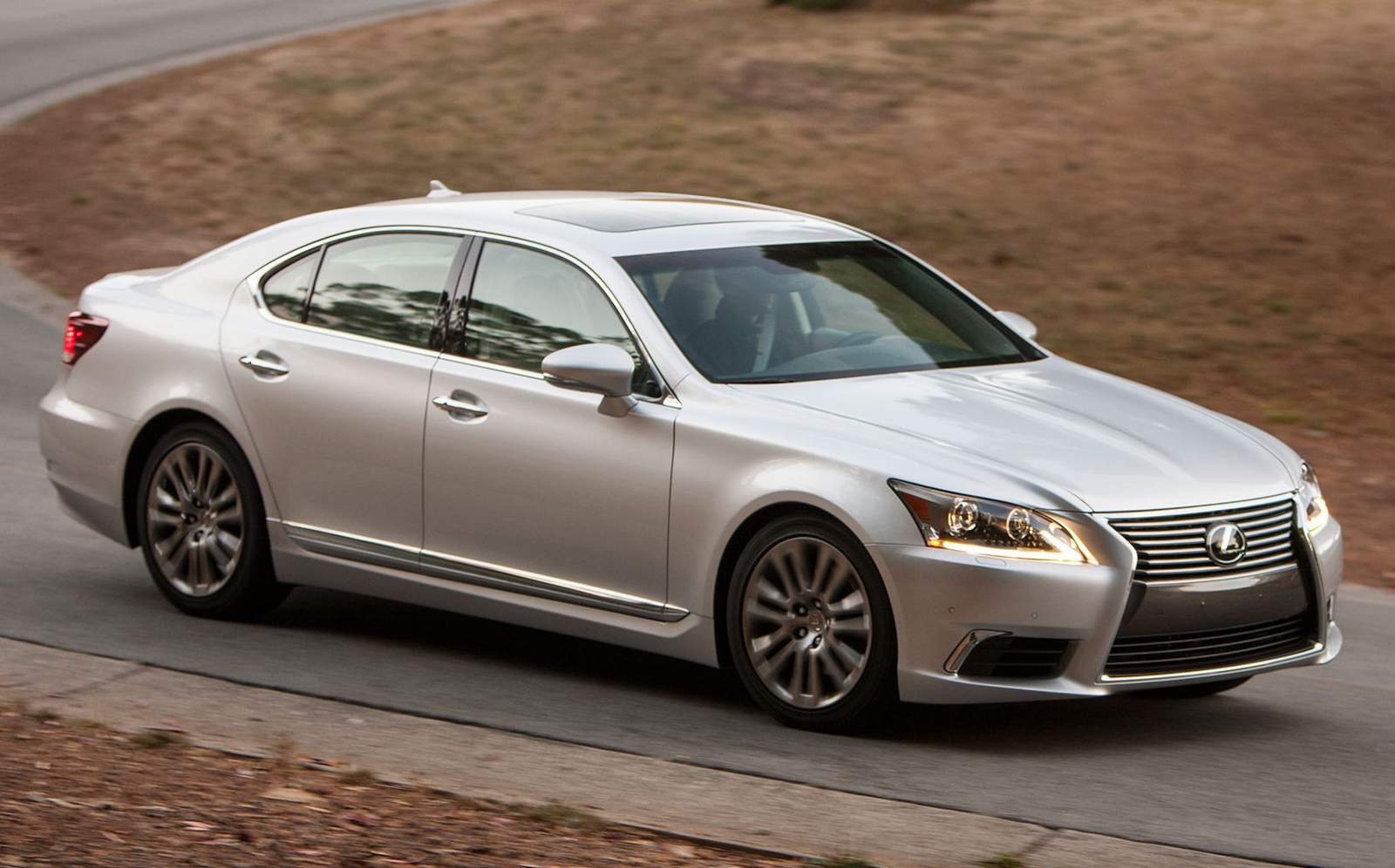 Lexus LS - eleito o pior sedã de luxo da Europa Lexus LS - eleito o pior sedã de luxo da Europa