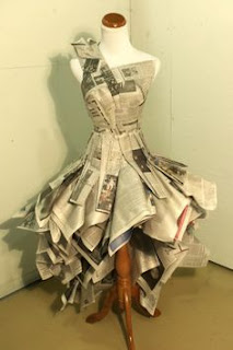 kerajinan dari barang bekas koran yang dibuat menjadi baju indah18