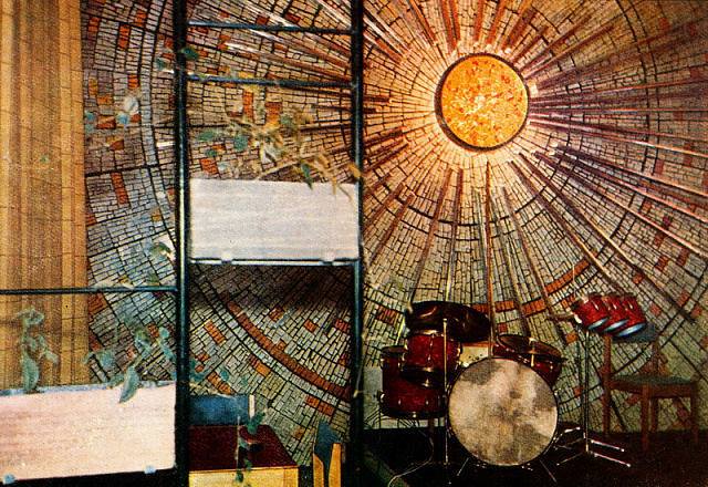 1965 год. Kafejnīcas «Saule» zāles gala sienas panno.