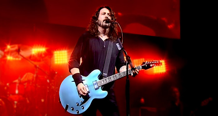 Dave Grohl with his semi-acoustic guitar at Glastonbury in JUne 2017