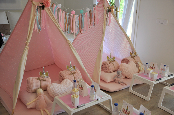 fiesta de unicornios con tipis