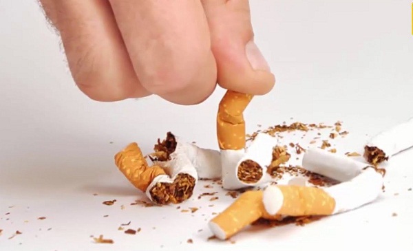 هل التدخين يبطل الوضوء