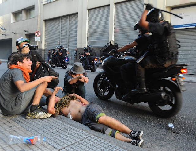 Para aprobar el saqueo a los jubilados: violento operativo represivo del gobierno de Mauricio Macri, como nunca antes en democracia