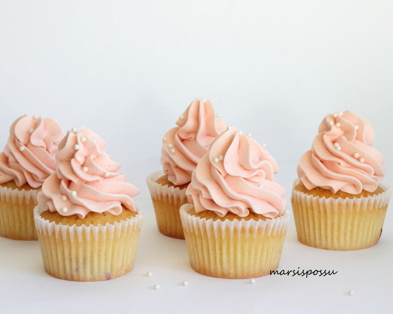 vadelma-punaherukka cupcakes