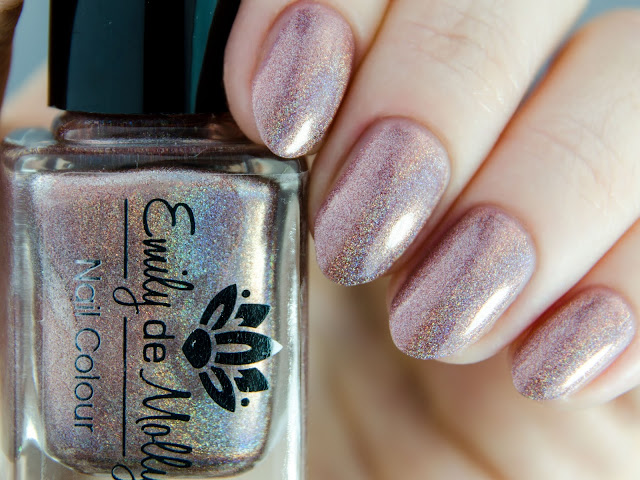 Emily de Molly Coming Around Again swatch