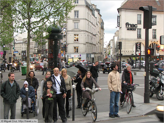 Простые французы. Люди на улицах Парижа. Франция люди на улицах. Французы на улице. Французы на улицах Франции.