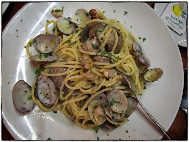 spaghetti vongole at Sartori