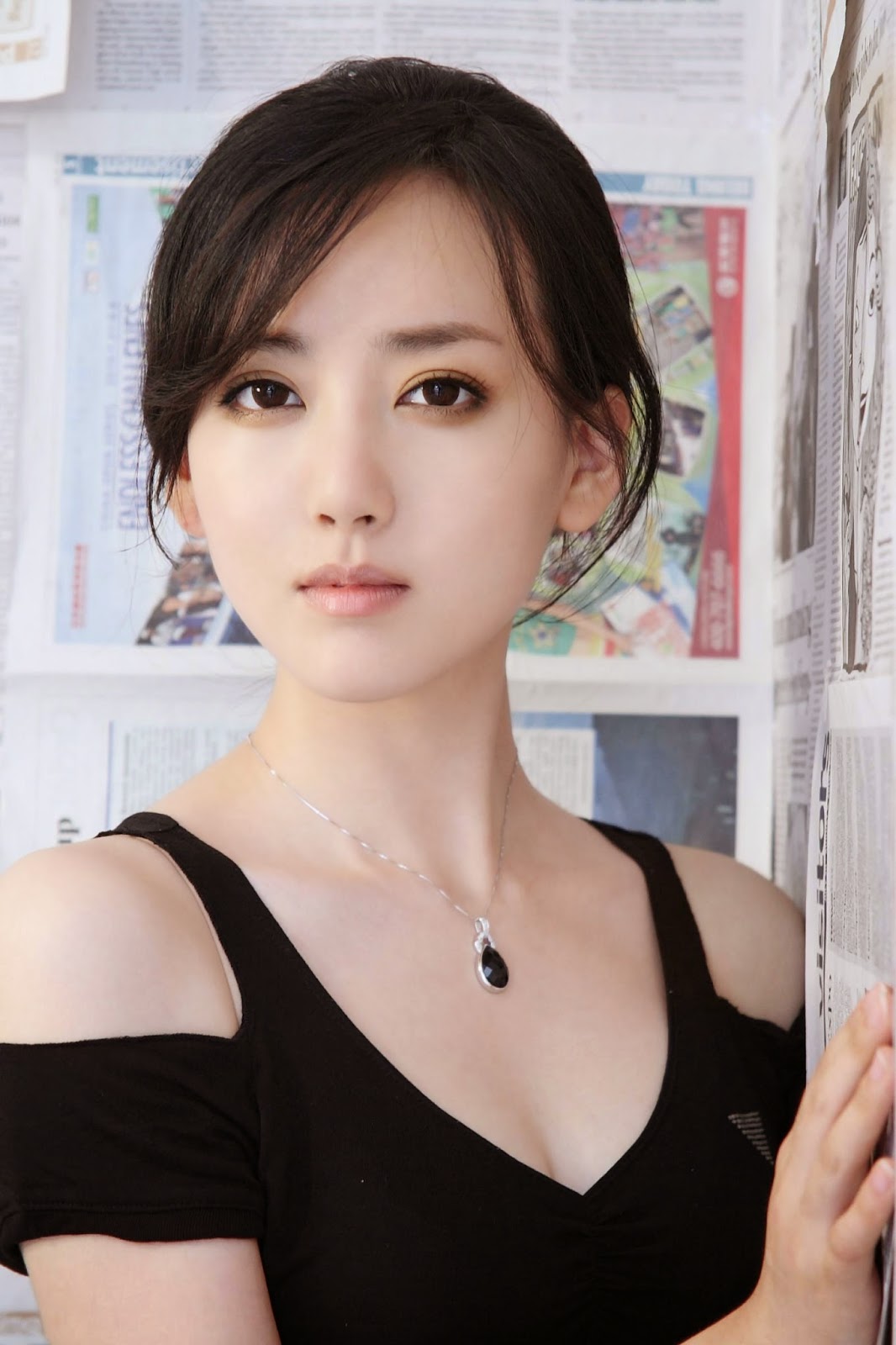 Best Free Pictures: Beautiful Chinese actress - Hu YingYi