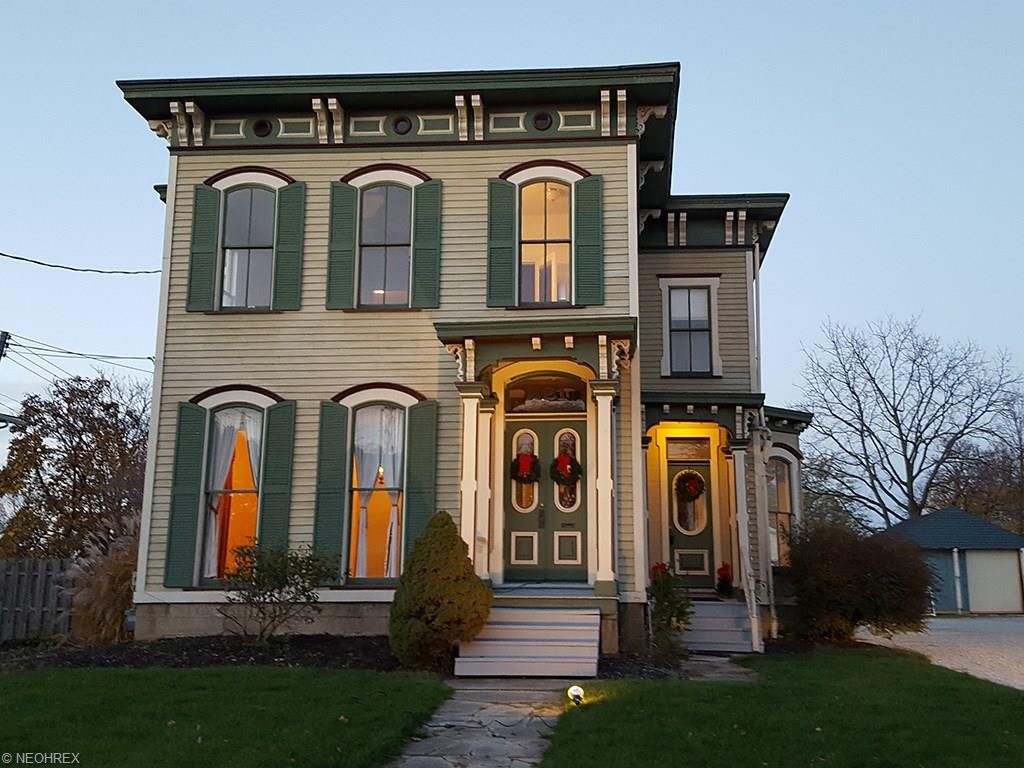 Sweet House Dreams 1873 Victorian in Medina, Ohio