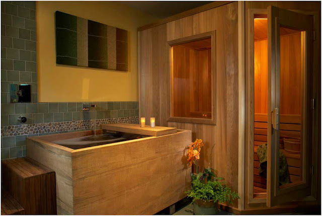 Bild-japanisches-badezimmer-einrichten-Traditionelle-hölzerne-Sauna-und-Spa-eingebaut-mit-Holz-japanische-Badewanne