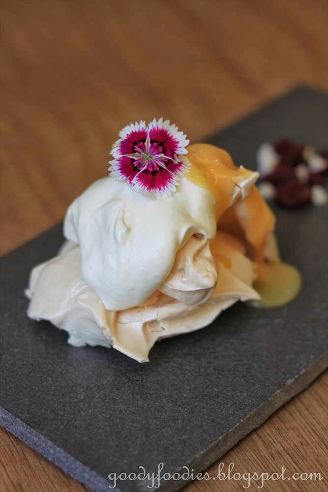 GoodyFoodies Recipe The Perfect Meringues with Whipped Cream and