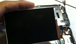 Cara Memperbaiki LCD HP Blank Putih