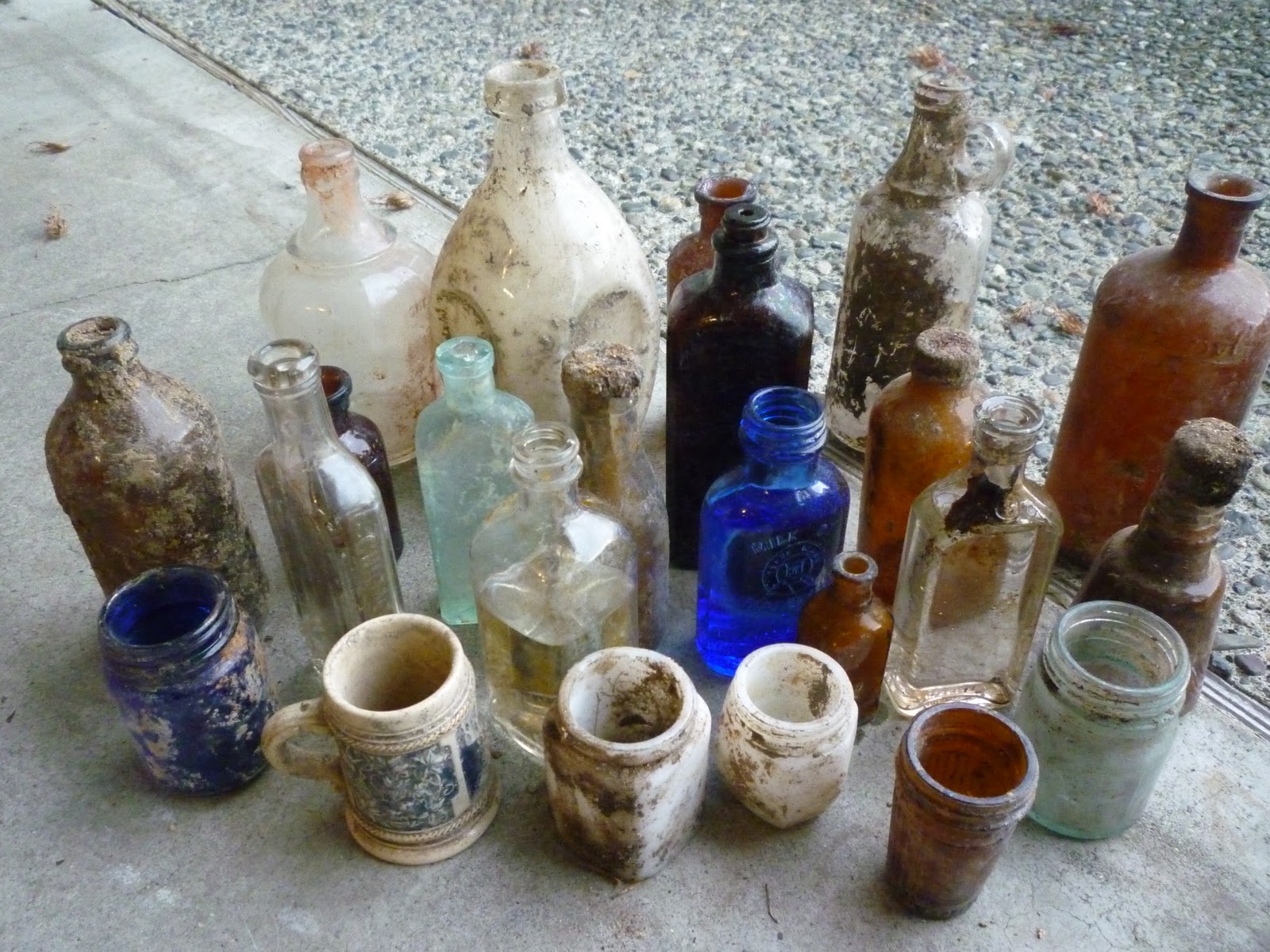A Pinch of Prim: Vintage Bottle Tutorial
