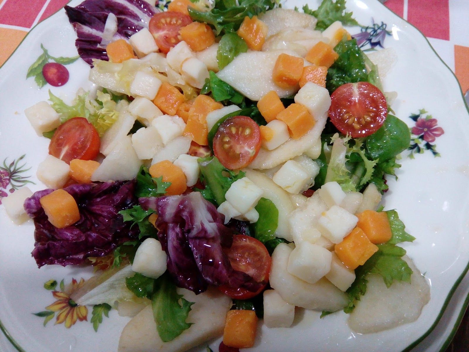 Cocinando con Xiana Ensalada con peras y taquitos de queso