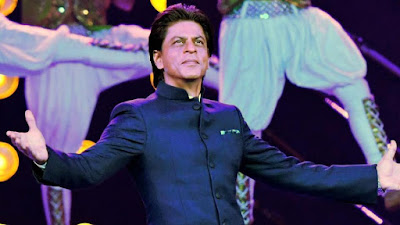  SRK-graces-with-his-signature-step-from-DDLJ