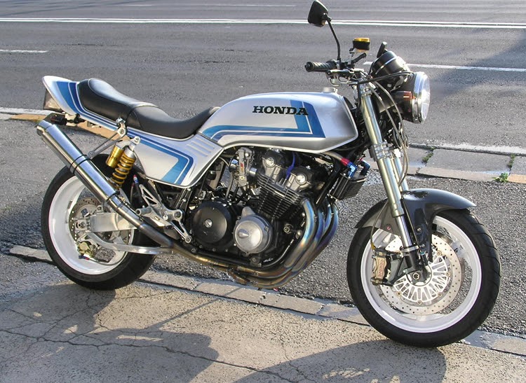Японский мотоцикл 8. Honda cb900f. Honda CB 900. Honda CB 900 F 1984. Honda cb900 Custom 1979.