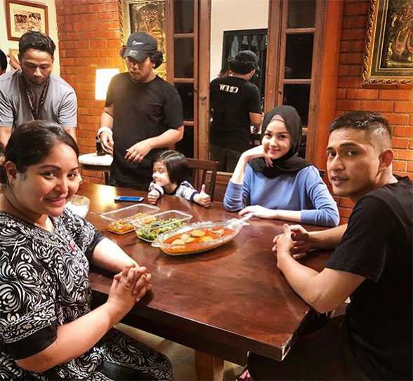Filem Jerangkung Dalam Almari