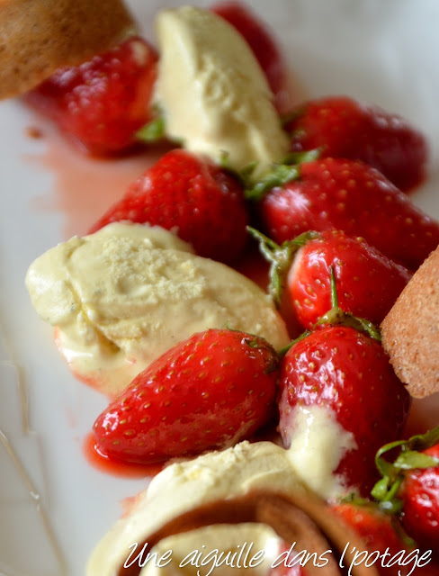 Poêlée de fraises de Plougastel et tuiles de blé noir