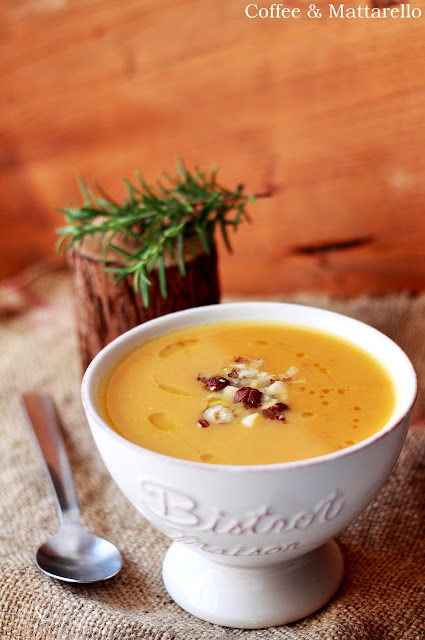 crema di carote con curcuma e nocciole tostate