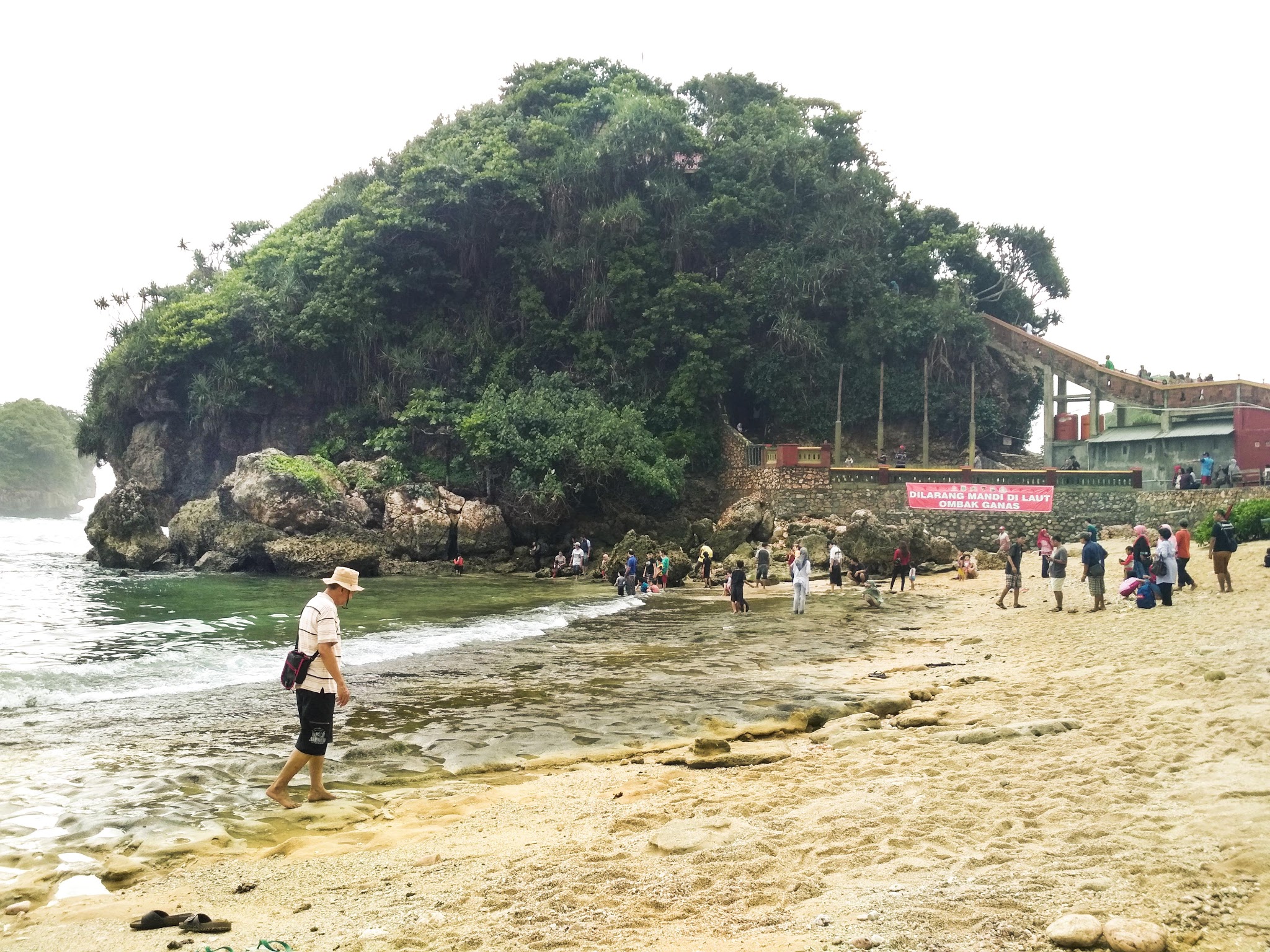 Akhir Tahun di Pantai Goa Cina OMBONEJAGAD
