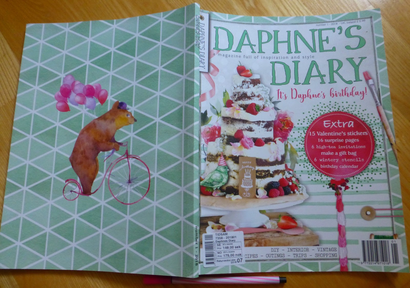 Daphne's Diary Magazine - Number 7, 2018: Daphne: : Books