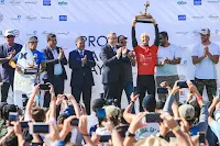 Pro taghazout Bay Podium with the winner Nat Young %2528USA%2529 and the runner up Alonso Correa %2528PER%2529 9439QSTaghazout20Masurel