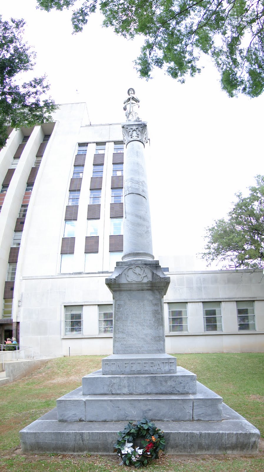 we saw that : confederate soldiers memorial at the rapides parish