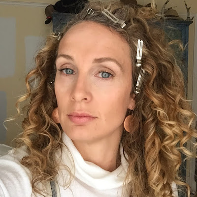 how to style curly hair
