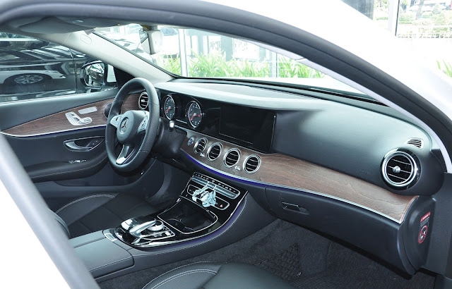 Đèn viền nội thất Mercedes E200 Mercedes E200 có Đèn viền nội thất 64 màu