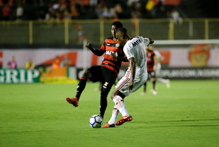 Trio de arbitragem é afastado por erros em jogo entre Vitória e Flamengo