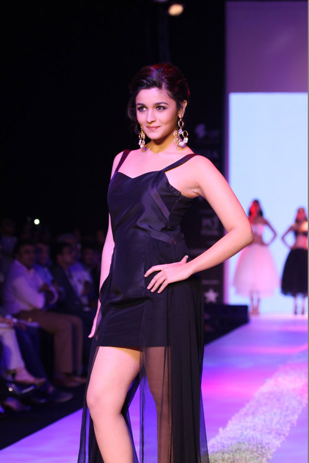 Alia Bhatt Hot Thigh Show Photos In Black Dress Hot Blog
