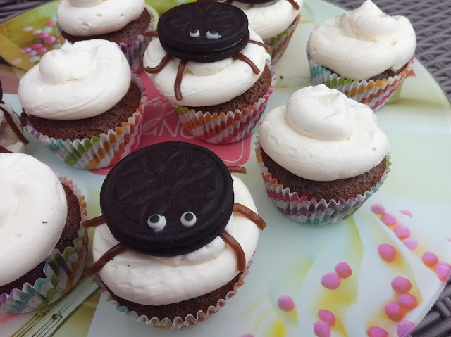 Halloween : Des cupcakes araignées pour un goûter terrifiant 
